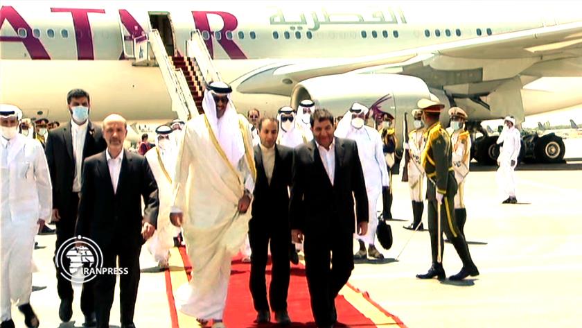Iranpress: Emir of Qatar arrives in Tehran 