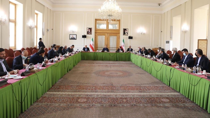 Iranpress: Iran, China, and Pakistan Parliamentary Friendship Group meets FM