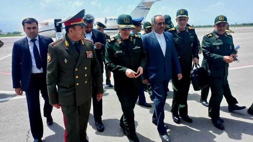 Iranpress: Maj. Gen. Bagheri arrives in Tajik capital