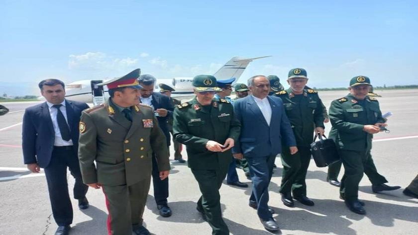 Iranpress: Report: Chief of General Staff of the Iranian Armed Forces in Tajikistan