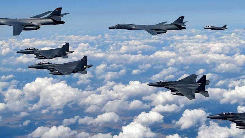 Iranpress: China sends 30 warplanes to air patrol over Taiwan
