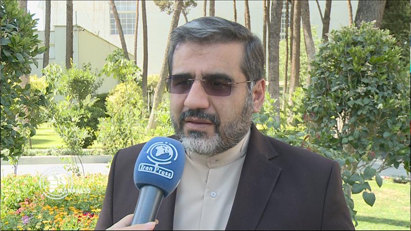 Iranpress: Minister of Culture calls for more inter-religion meetings 