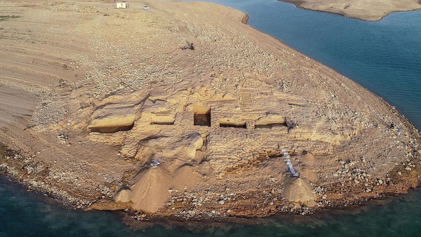 Iranpress: Severe drought reveals ancient city in Iraq