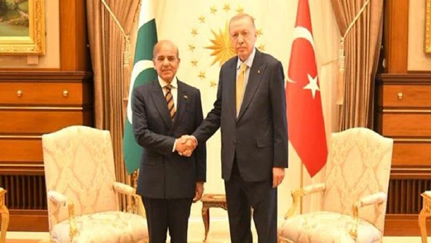 Iranpress: Pakistan, Turkey ink agreements, MOUs to boost cooperation