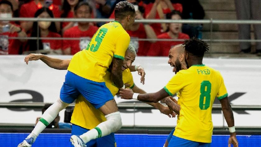 Iranpress: Brazil crushes S. Korea in friendly match