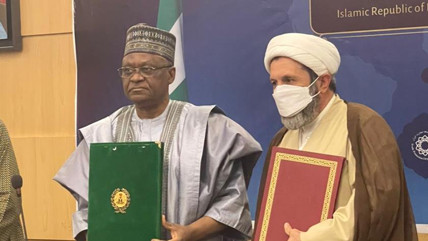 Iranpress: Iran, Nigeria ink MoUs on different fields, including culture, trade