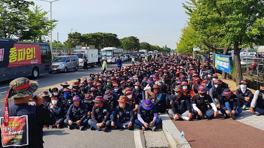 Iranpress: Major South Korean industrial complexes hit by nationwide truckers strike
