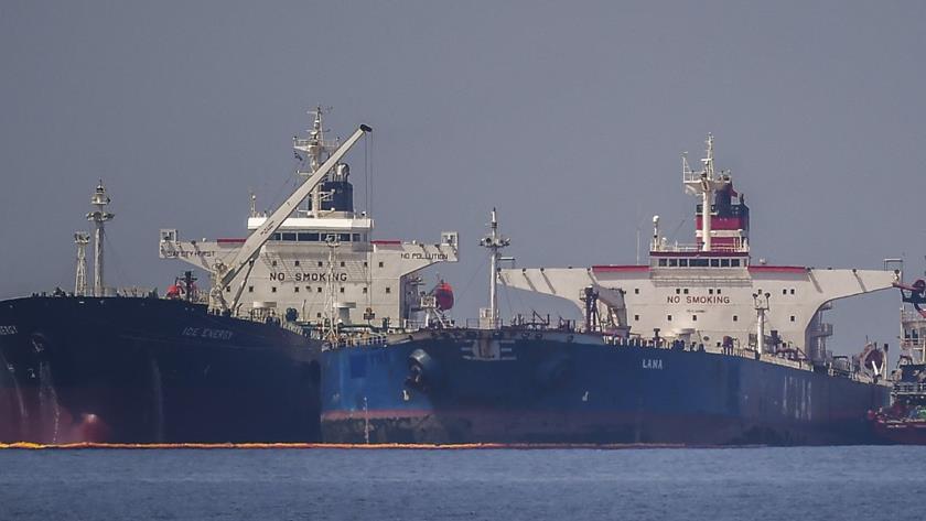 Iranpress: Greece releases Iranian oil tanker: Iran