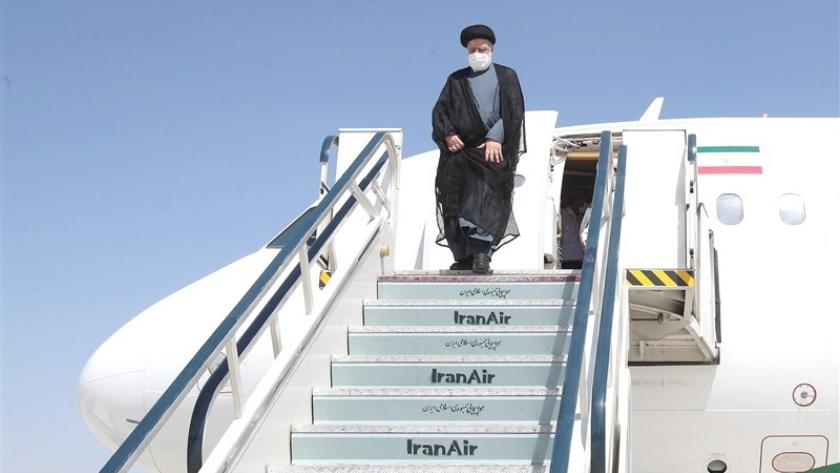 Iranpress: Provincial tour: Iranian president arrives in Isfahan 