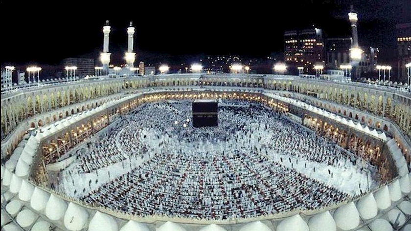 Iranpress: Iranian pilgrims enter Mecca