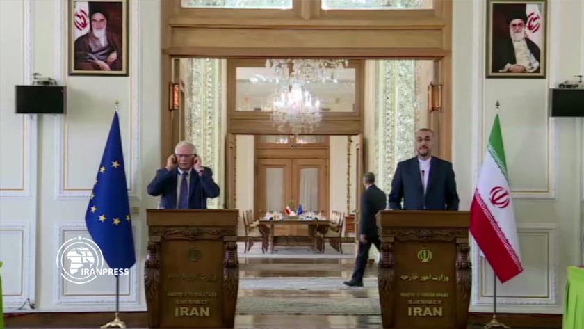 Iranpress: Talks on lifting sanctions resumed: Iranian FM