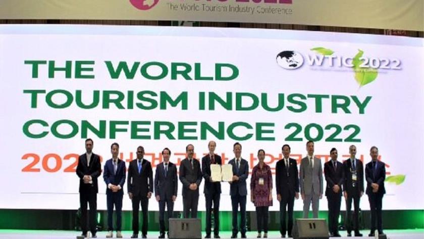 Iranpress: Iran present report at S.Korea 2022 World Tourism Summit 