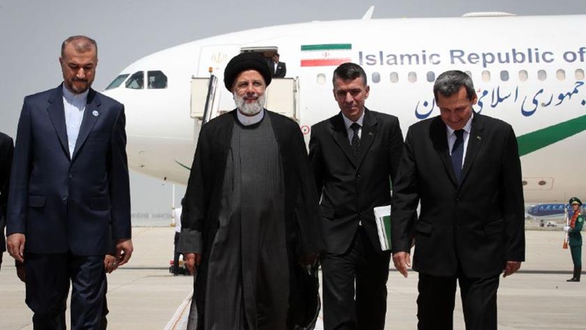 Iranpress: Pres. Raisi arrives in Ashgabat