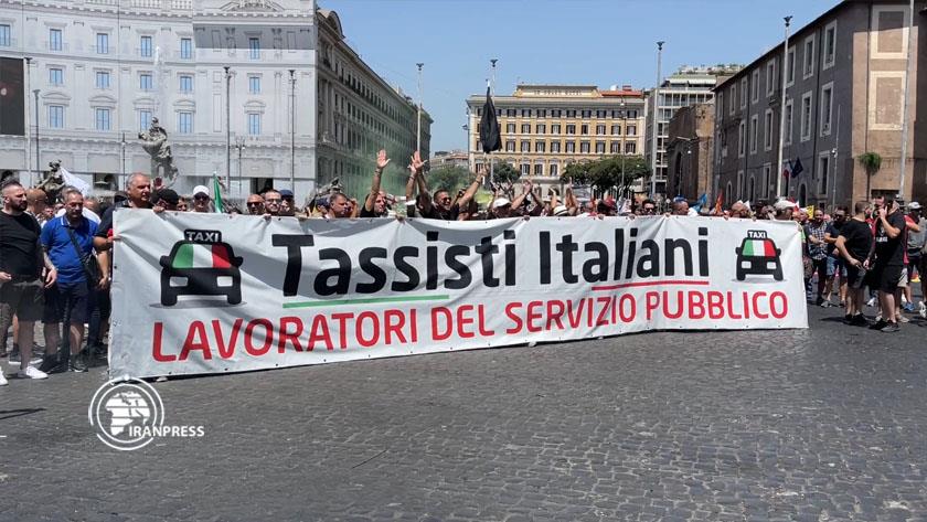 Iranpress: Italian taxi drivers start strike