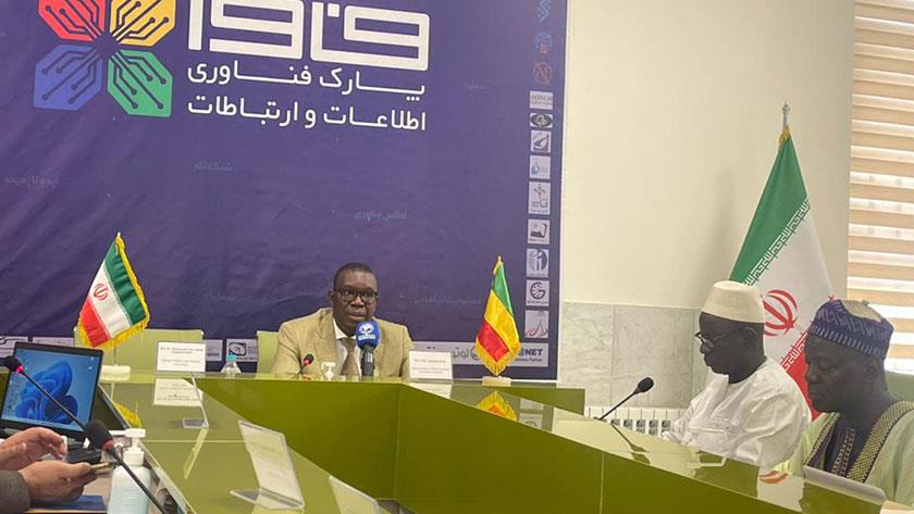 Iranpress: Mali’s Minister of Science paid visit to Technology Park in Karaj 