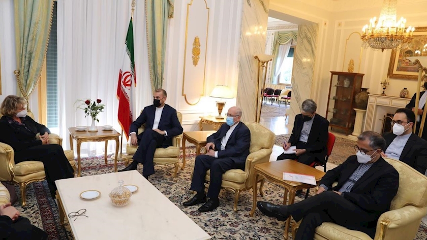 Iranpress: FM meets head of Italian Senate Commission for Foreign Affairs in Rome
