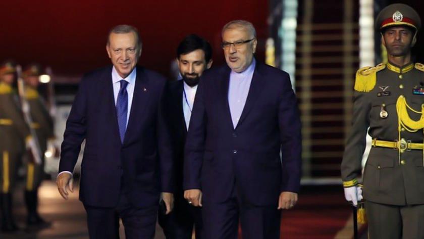Iranpress: Turkiye President arrives in Tehran