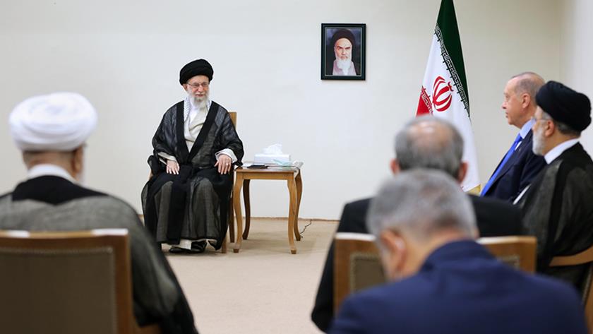 Iranpress: Ayatollah Khamenei receives Erdoğan