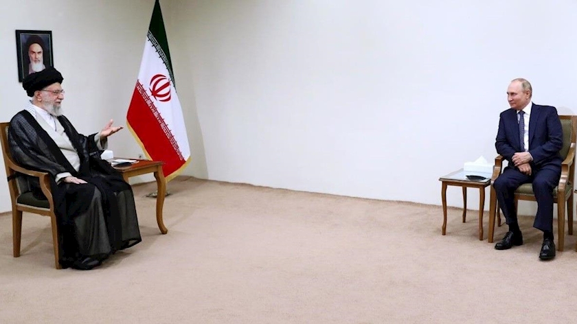 Iranpress: Ayatollah Khamenei receives Putin