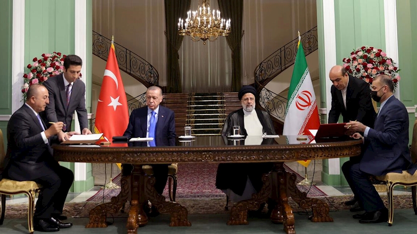 Iranpress: Iran, Turkey sign long-term comprehensive cooperation program