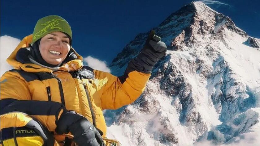 Iranpress: 1st Iranian woman reaches K2 summit in Pakistan