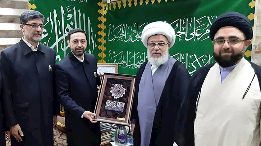 Iranpress: On visit to Najaf, Iranian religious figure stresses enhancing pilgrim services 