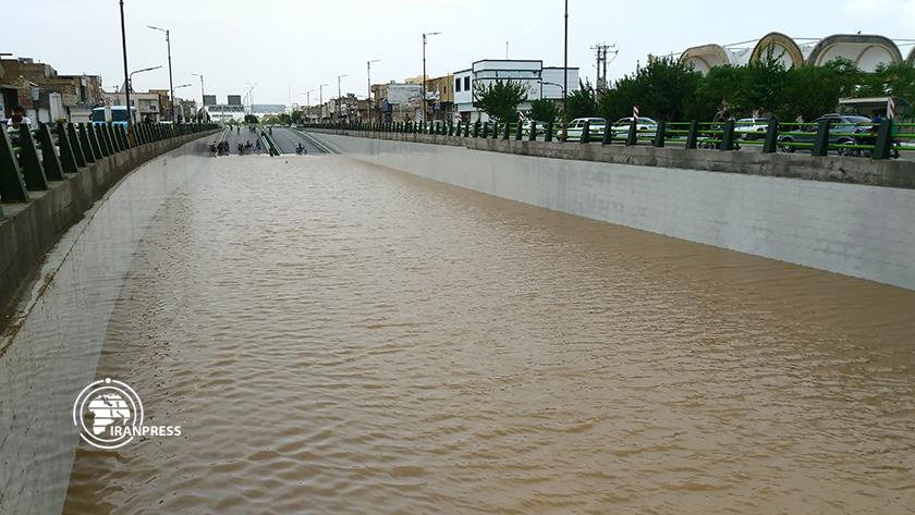 Iranpress: Unprecedented heavy rain in Yazd, forces people to evacuate
