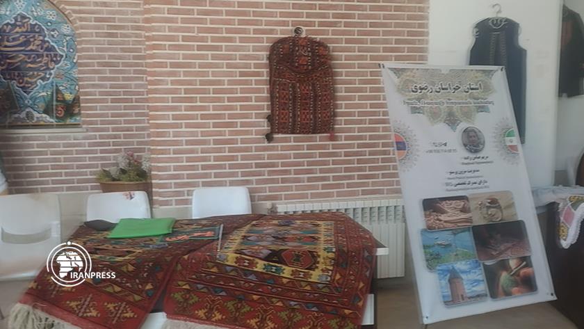 Iranpress: Exhibition of Iranian handicrafts in Yerevan