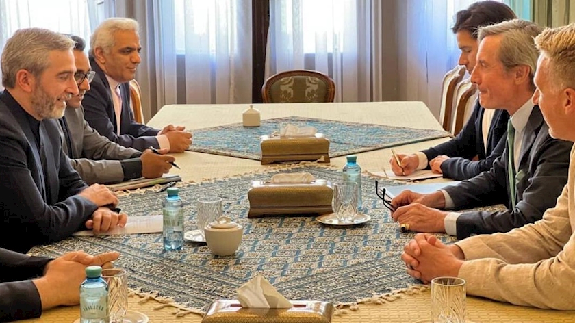 Iranpress: Iran’s deputy FM holds talks with his Austrian counterpart