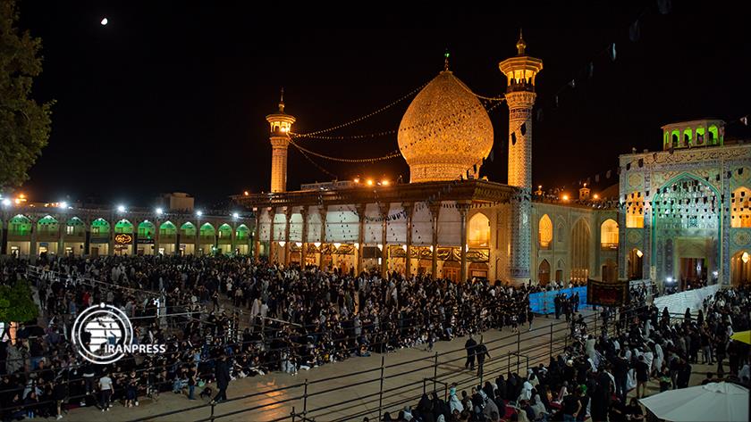 Iranpress: Tasua night mourning in Shahcheragh, Shiraz