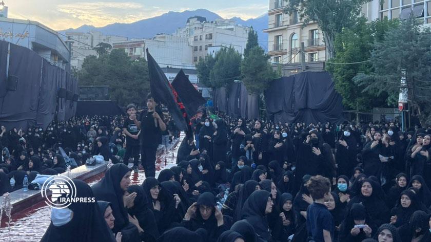 Iranpress: Iranians commemorate day of Tasua, mourn for Imam Hussain(AS) in Tehran 
