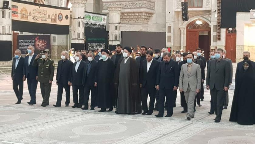 Iranpress: President Raisi, cabinet members pay tribute to Imam Khomeini
