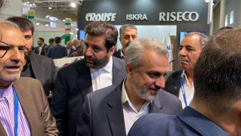 Iranpress: Iran, Russia set to collaborate in shipbuilding, aviation, automobile: Minister