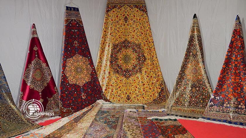 Iranpress: Tehran hosts 29th Iran hand-woven carpets exhibition