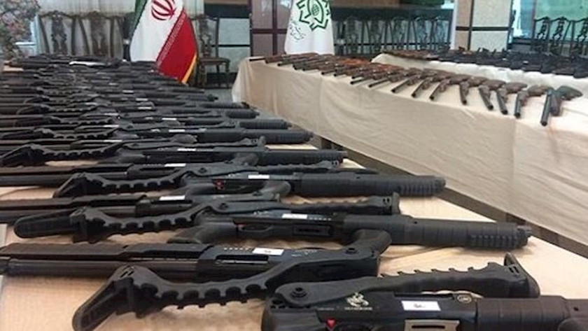 Iranpress: Security forces dismantle arm smuggling gang southeast of Iran