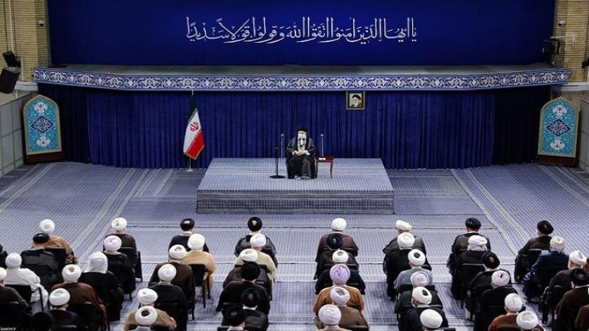 Iranpress: Leader: Confronting arrogance, honor of Iran & Shia Muslims