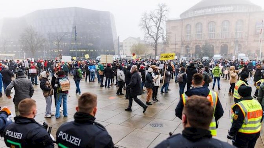 Iranpress: Mass protests against high energy prices in Leipzig, Germany