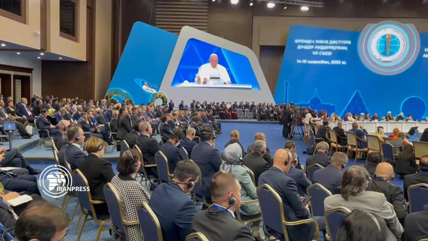 Iranpress: All traditional religions after peace and friendship: Pope