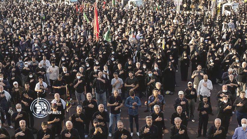 Iranpress: People march in Tehran to mark Arbaeen 