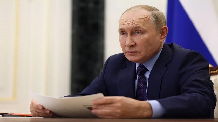 Iranpress: Putin urges Tajikistan, Kyrgyzstan to avoid escalating tensions