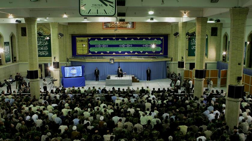 Iranpress: Leader to receive Sacred Defense veterans tomorrow