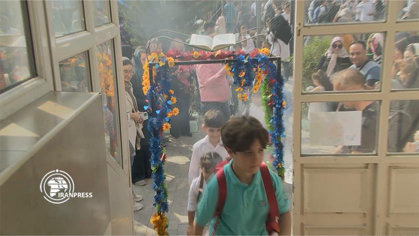 Iranpress: Iranian school reopened in Baku