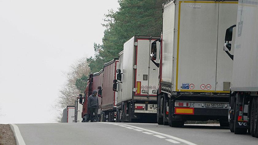 Iranpress: EU trucks may be barred from entering Russia