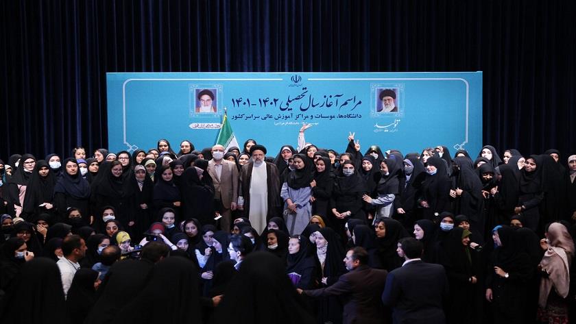 Iranpress: Iranian women in world create strength for country, says Raisi