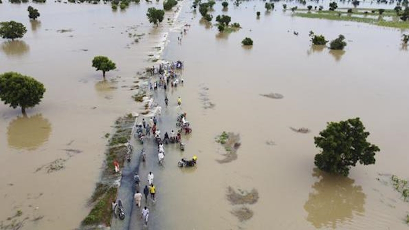 Iranpress: Nigeria boat accident kills at least 76 fleeing floodwater