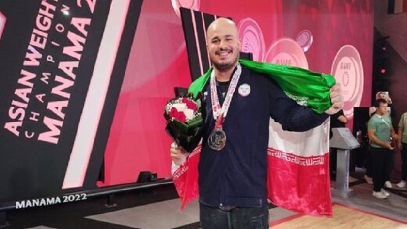 Iranpress: Iranian weightlifter snatches silver in Asian championships