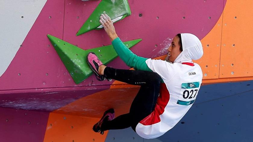 Iranpress: Iranian climber says hijab fell off accidentally at competition