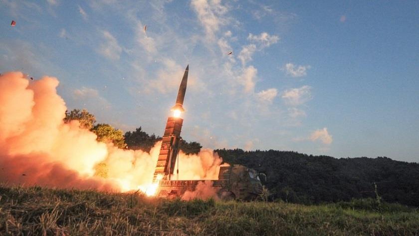 Iranpress: North Korea fires two missiles in reaction to South Korea drills