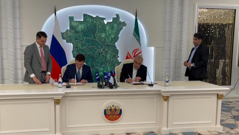 Iranpress: Iran, Russia sign Cooperation Docs