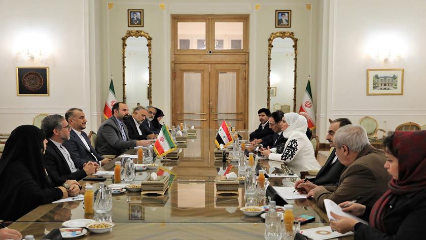 Iranpress: Iran, Syria officials mull over bilateral relations 